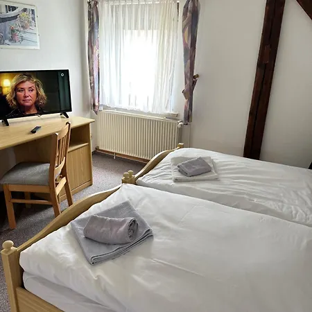 Vendégház Monteurzimmervermietung Zu Den Zwei Linden Eggersdorf