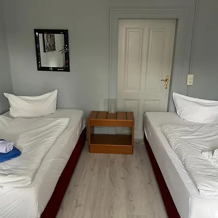 Monteurzimmervermietung Zu Den Zwei Linden Eggersdorf Pensionat 3*