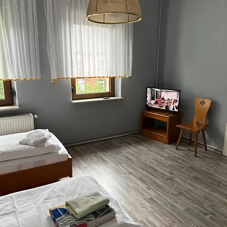 Monteurzimmervermietung Zu Den Zwei Linden Eggersdorf Casa de hóspedes Eggersdorf (Salzland)