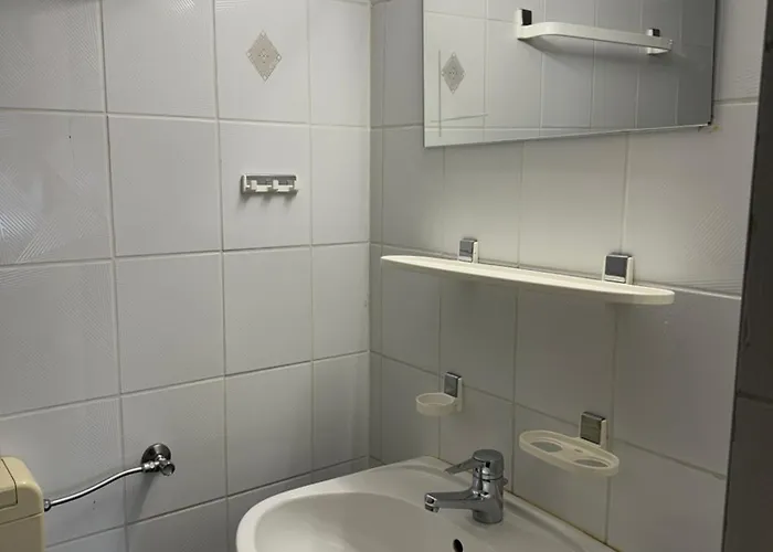 Monteurzimmervermietung Zu Den Zwei Linden Eggersdorf Pensionat