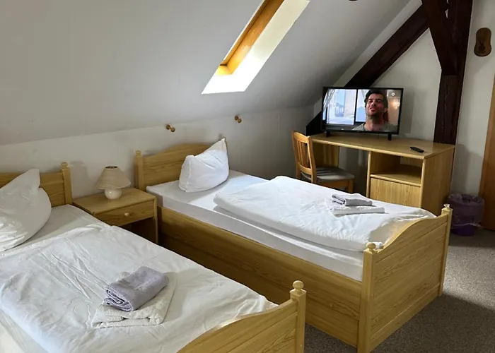 Pensionat Monteurzimmervermietung Zu Den Zwei Linden Eggersdorf 3*