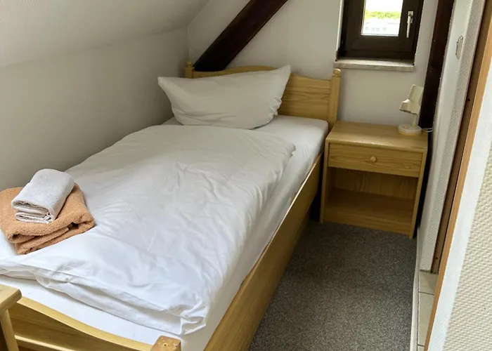 Monteurzimmervermietung Zu Den Zwei Linden Eggersdorf Guest house Eggersdorf (Salzland)